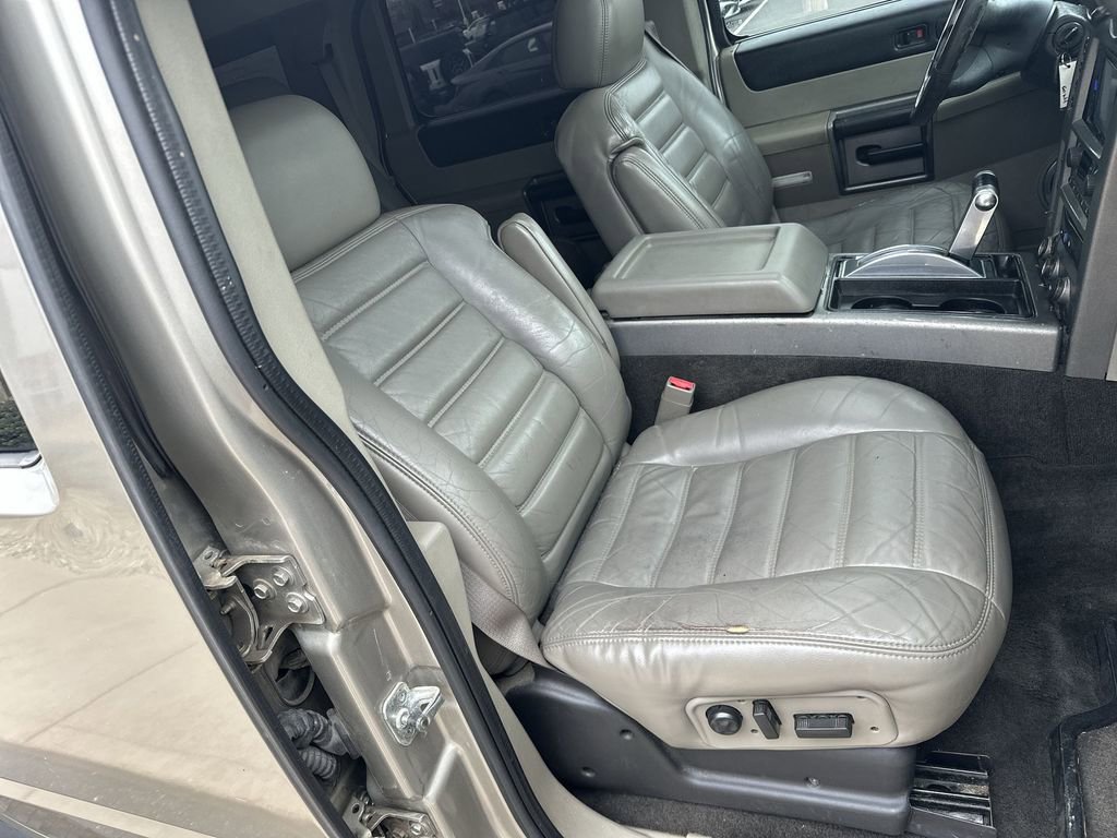 Used 2003 HUMMER H2 w/ Preferred Equipment Group image 23