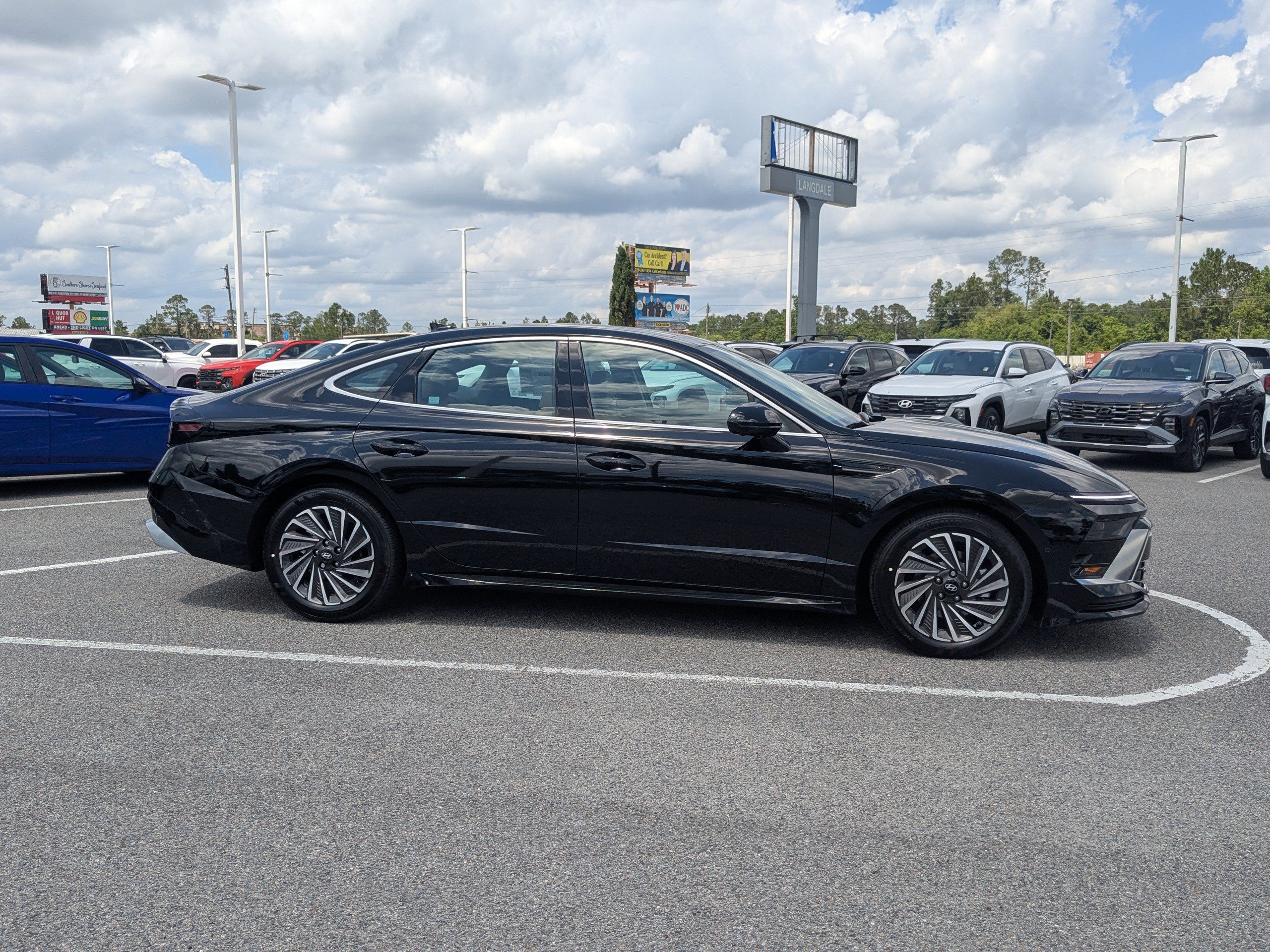 New 2025 Hyundai Sonata Limited FWD image 3