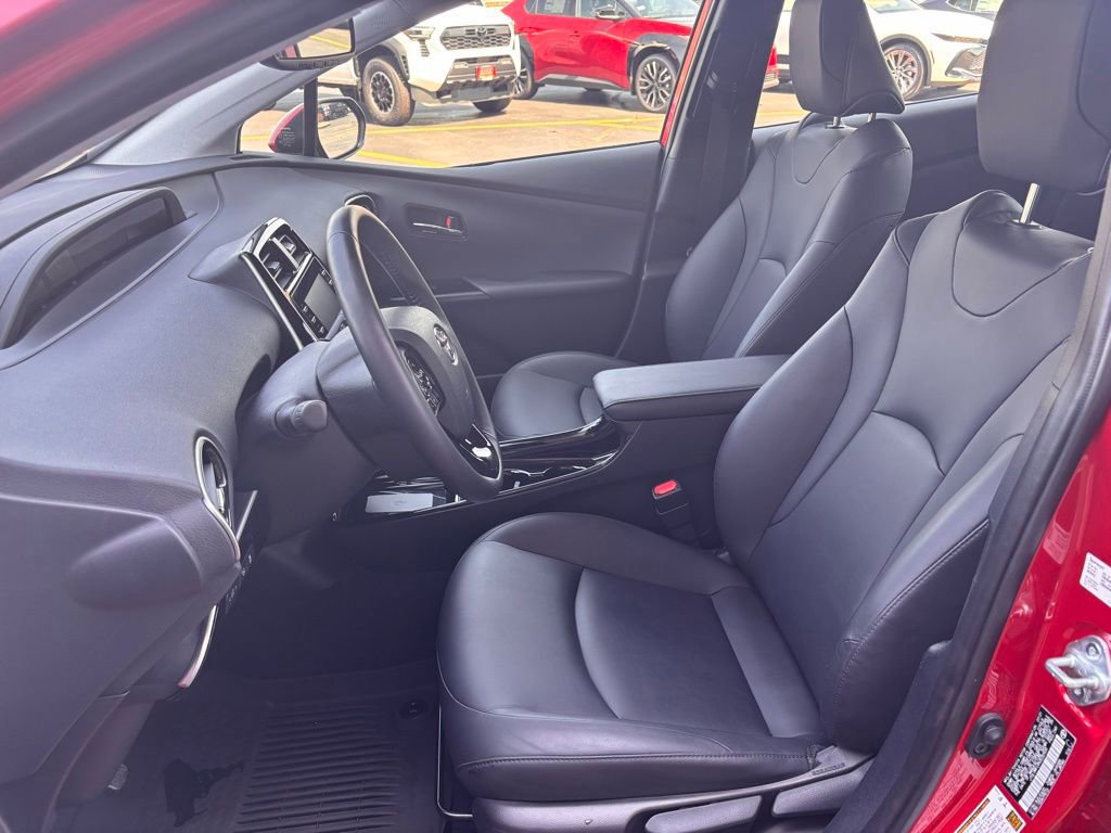 Used 2022 Toyota Prius XLE image 11