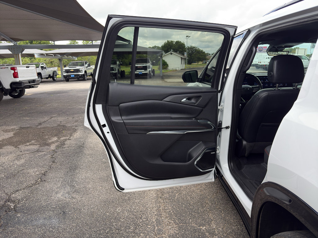 Used 2024 Chevrolet Traverse RS FWD image 13