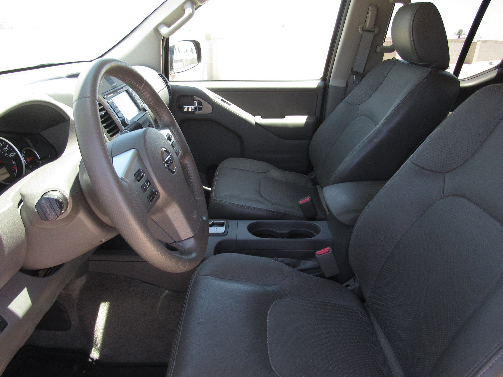 Used 2017 Nissan Frontier SL w/ Moonroof Package AWD/4WD image 14