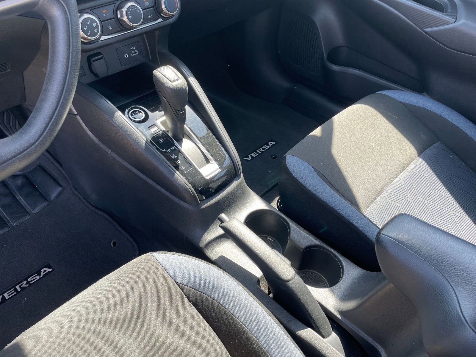 Used 2025 Nissan Versa SV image 39