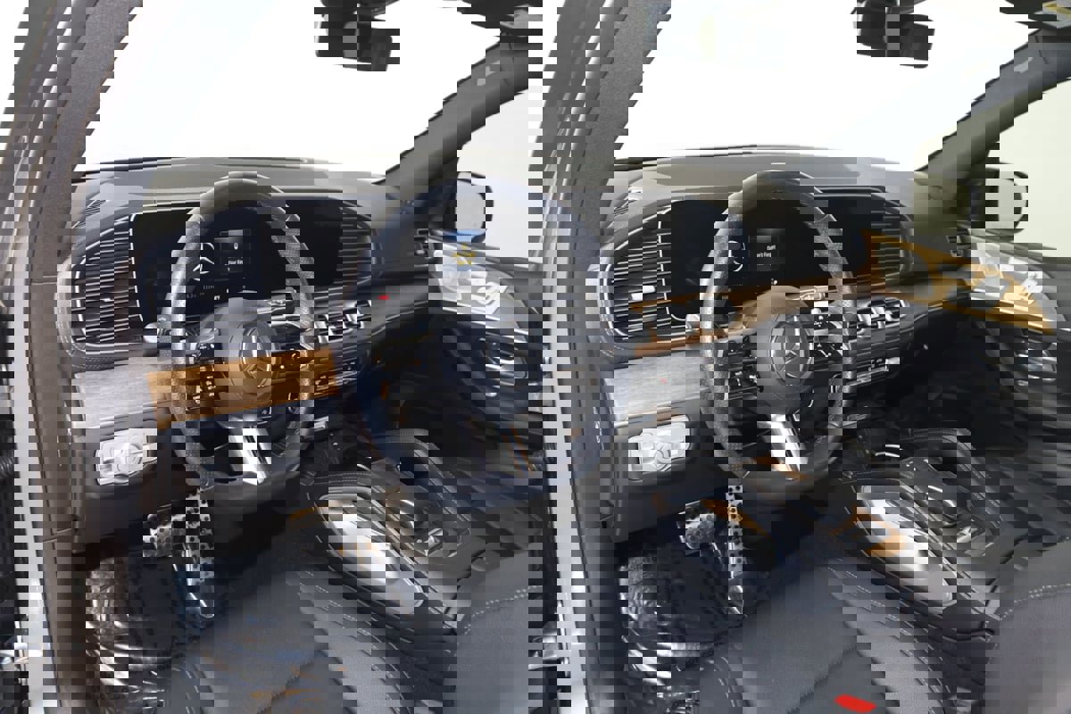 Used 2025 Mercedes-Benz GLS 450 4MATIC image 33