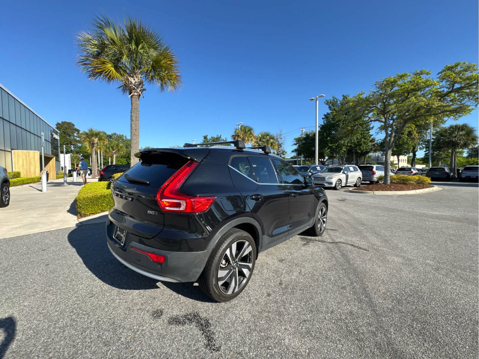 Used 2023 Volvo XC40 B5 Plus w/ Protection Package Premier image 17