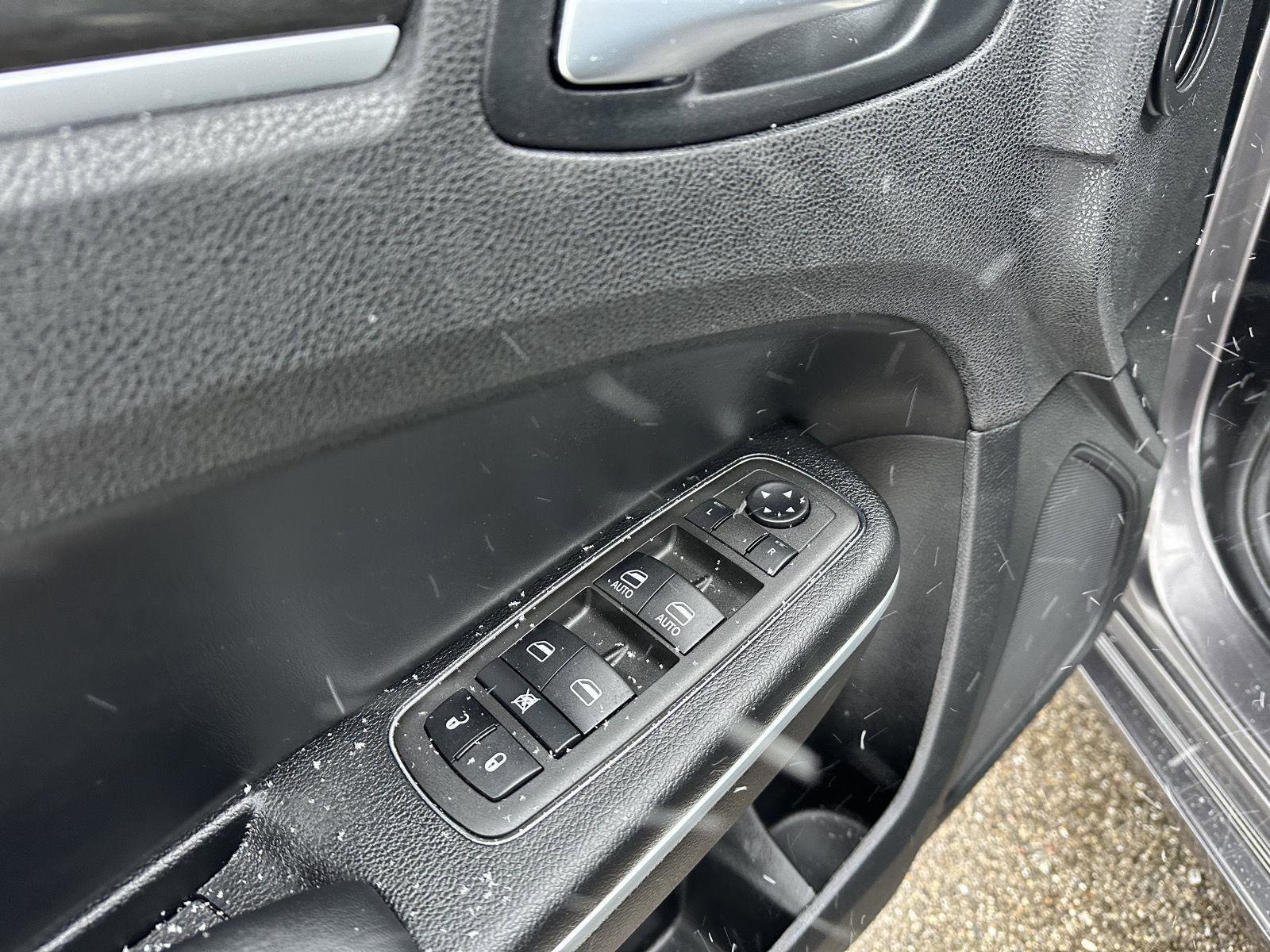 Used 2022 Chrysler 300 Touring image 20