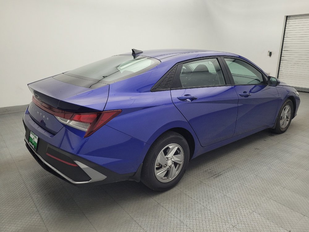 Used 2025 Hyundai Elantra SE FWD image 5