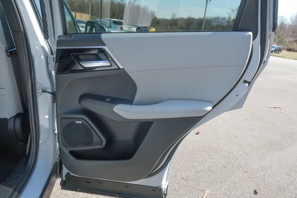 New 2026 Mitsubishi Outlander SE AWD/4WD image 17