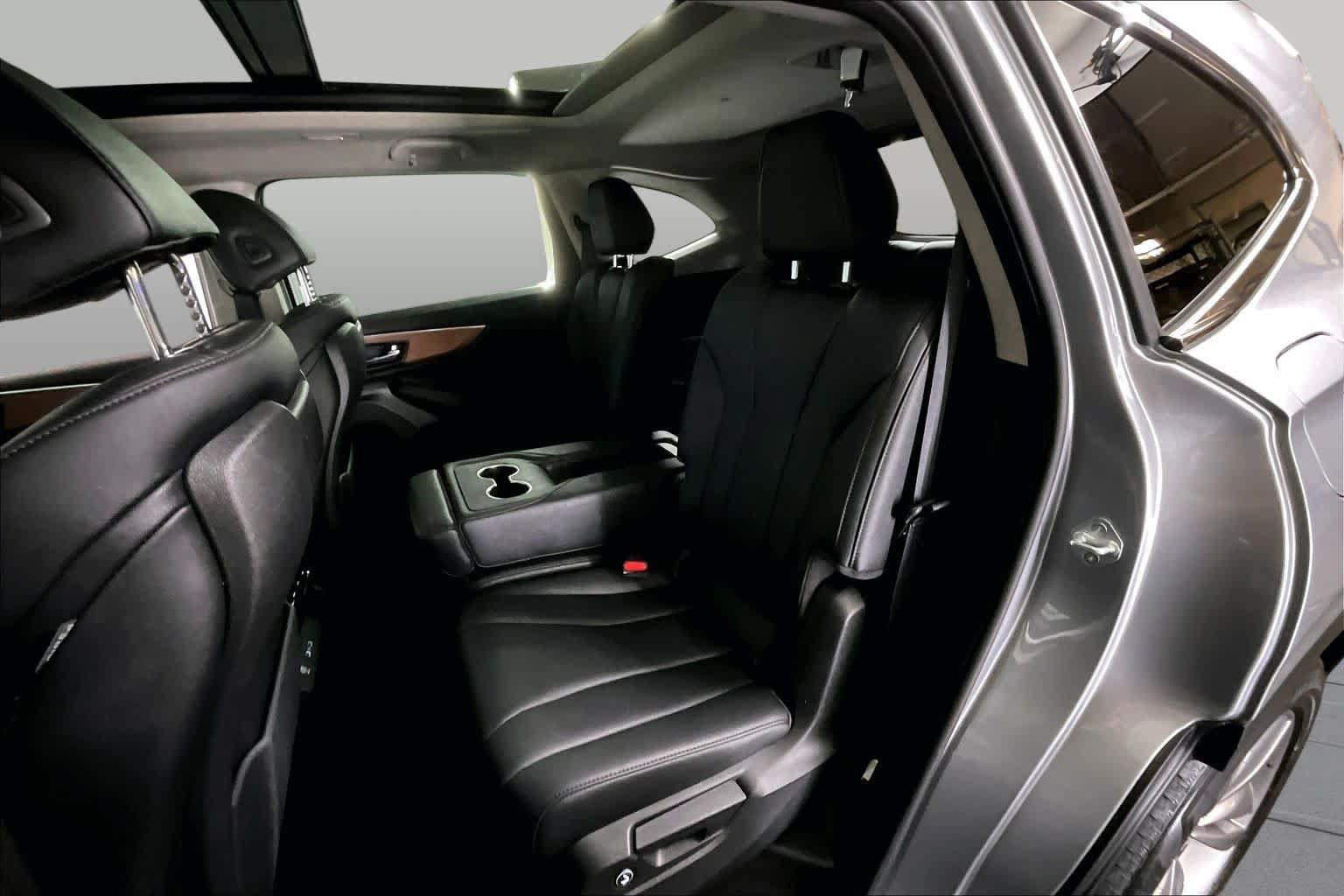Used 2022 Acura MDX SH-AWD image 21