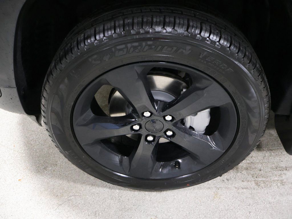 New 2025 Jeep Grand Cherokee Limited w/ Black Appearance Package image 8