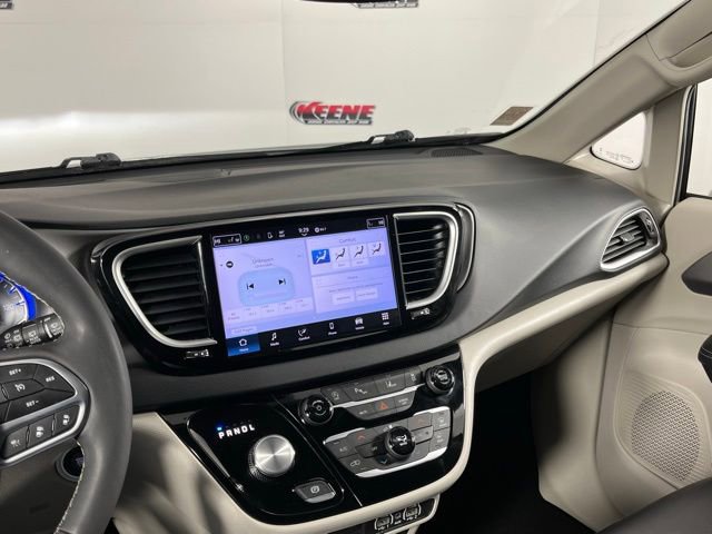 Used 2023 Chrysler Pacifica Touring-L image 19