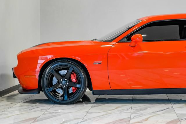 Used 2018 Dodge Challenger SRT w/ Technology Group RWD image 17