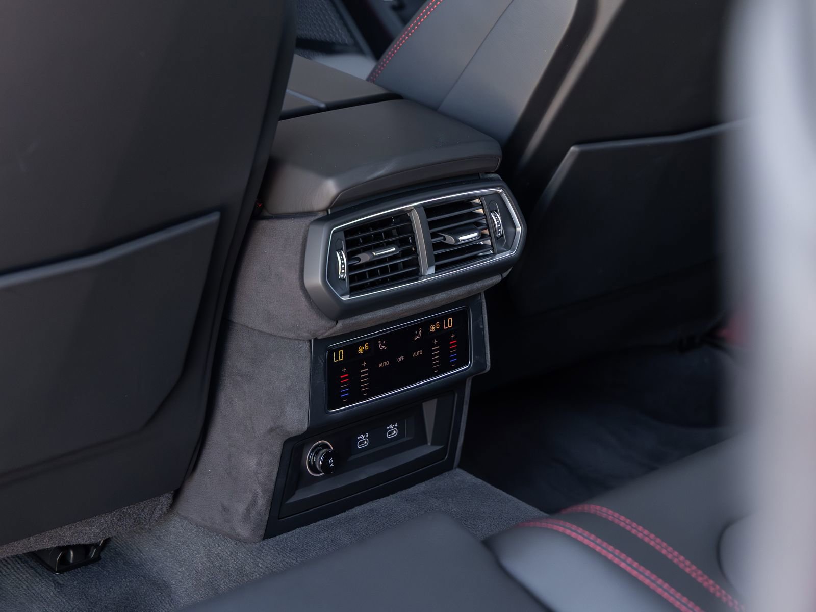 Used 2026 Lamborghini Urus SE image 38