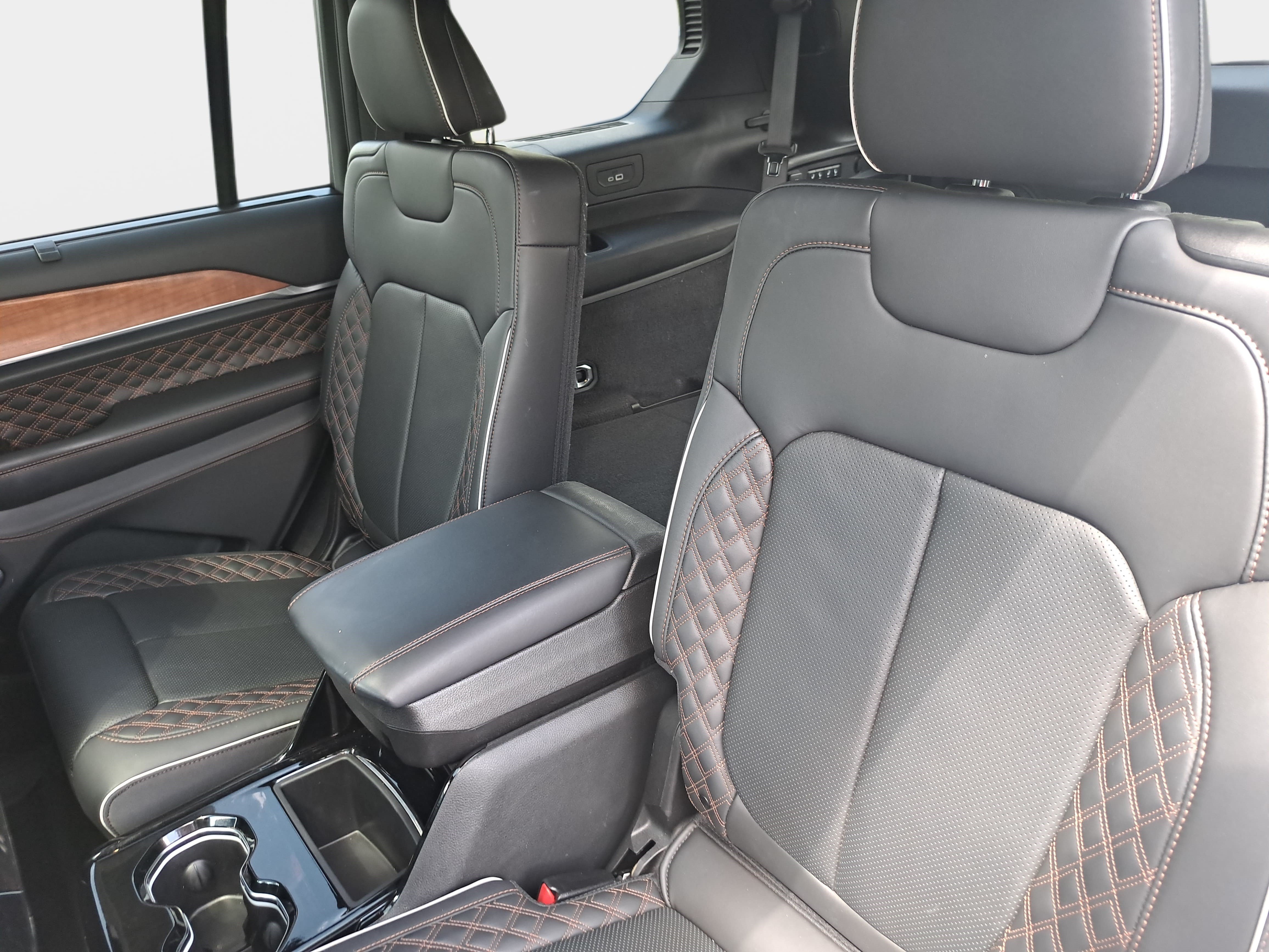 Used 2024 Jeep Grand Cherokee L Summit AWD/4WD image 16