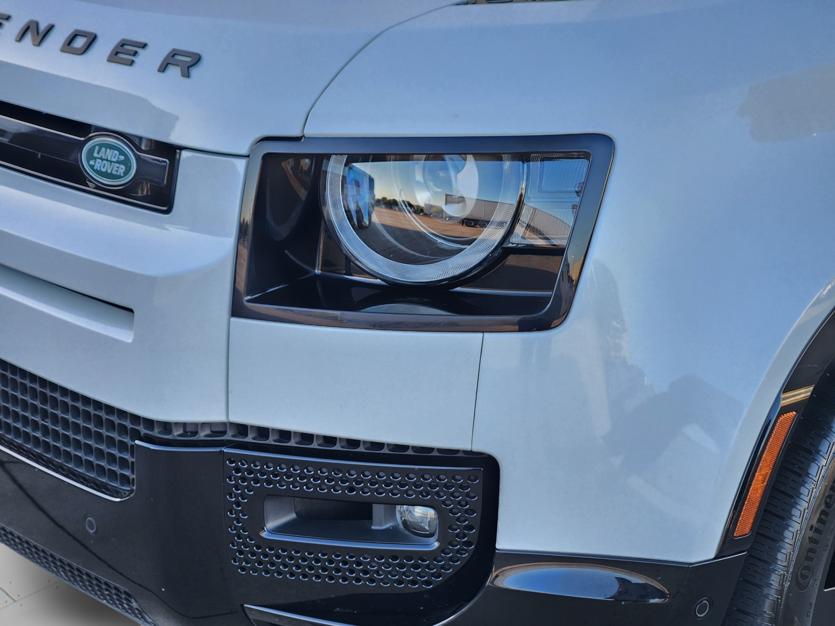 Certified 2024 Land Rover Defender 110 X-Dynamic SE AWD/4WD image 35