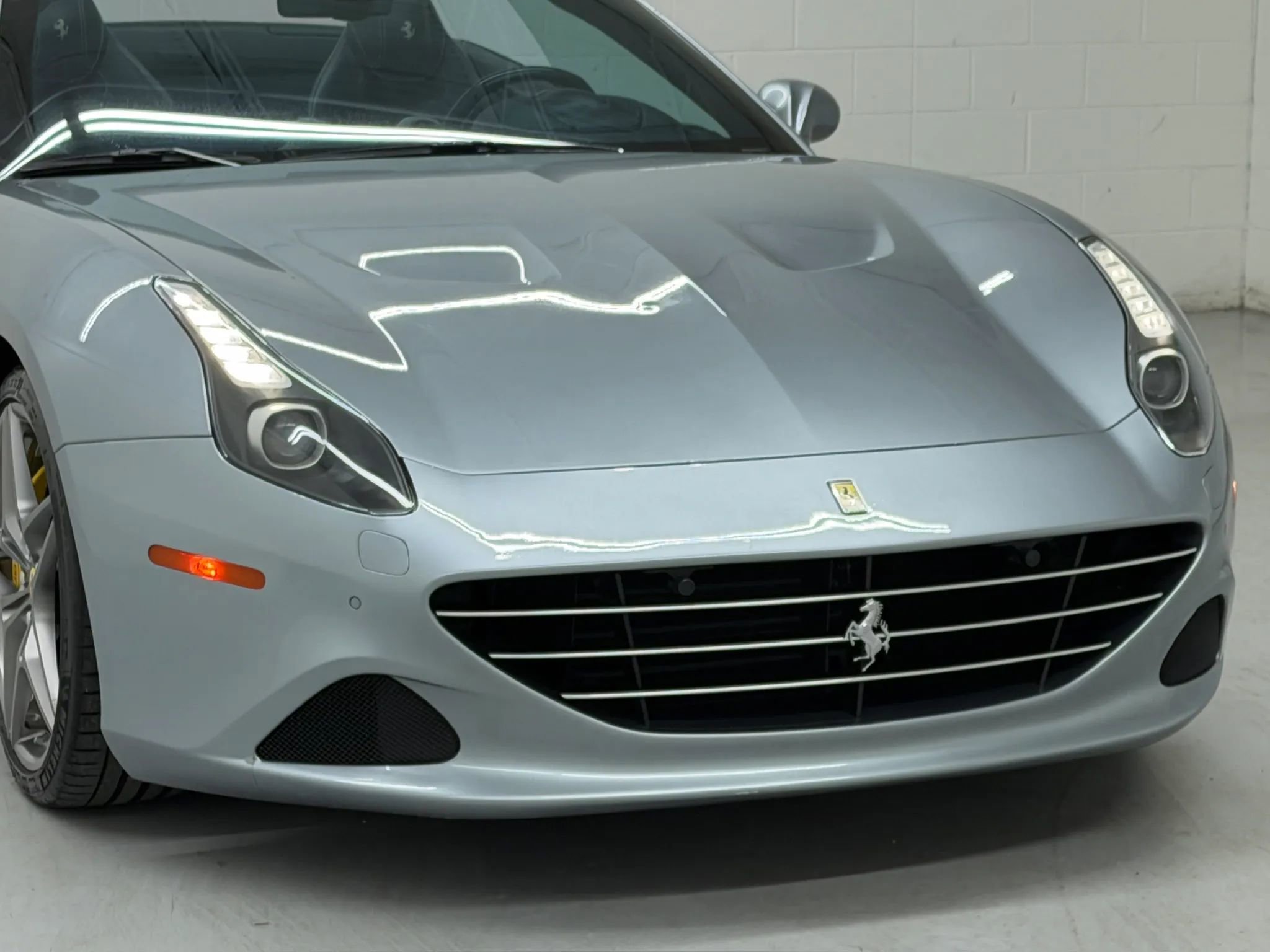 Used 2015 Ferrari California T RWD image 50