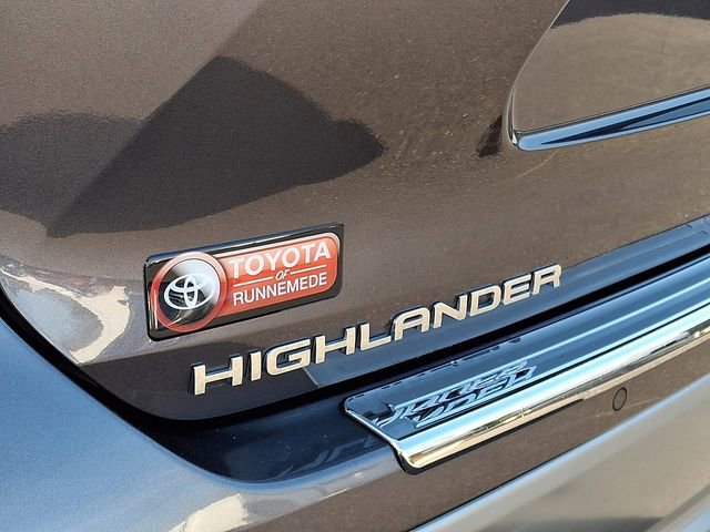 Certified 2021 Toyota Highlander Platinum image 30