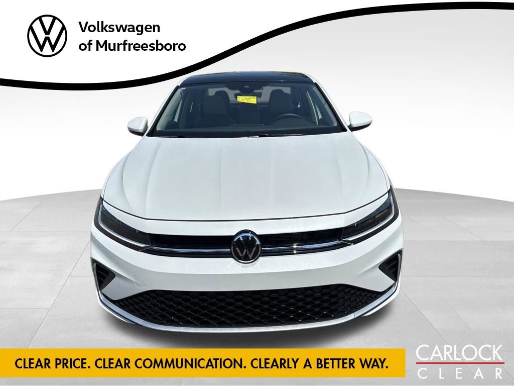 Used 2025 Volkswagen Jetta SE w/ Sunroof Package image 3