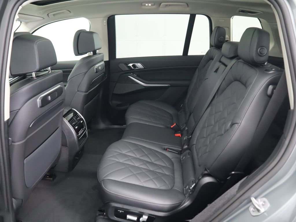Used 2026 BMW X7 xDrive40i w/ Premium Package image 23