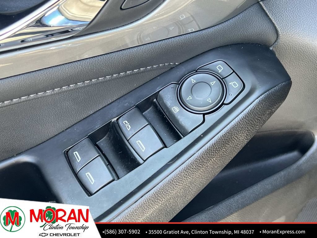 Certified 2023 Chevrolet Traverse LT FWD image 16