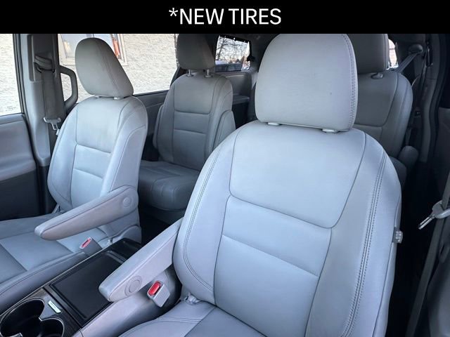 Used 2015 Toyota Sienna XLE image 2
