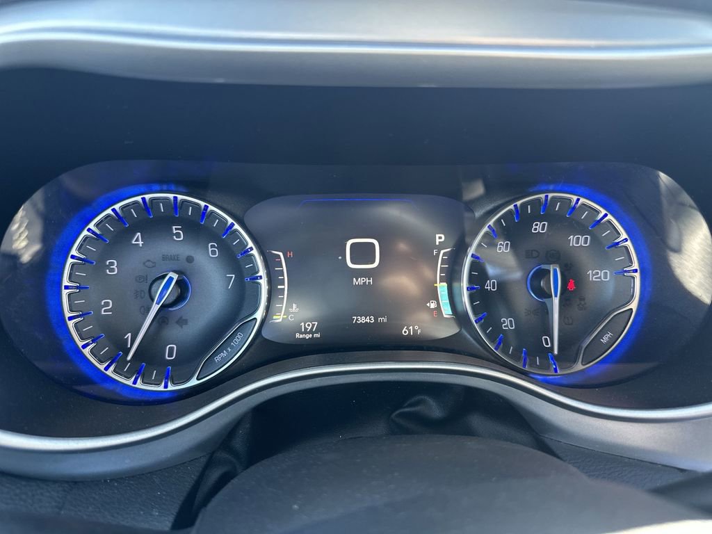 Used 2023 Chrysler Pacifica Touring FWD image 21