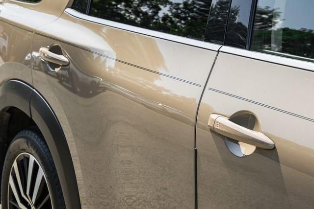 Used 2024 Nissan Pathfinder Platinum w/ Black Appearance Package image 19