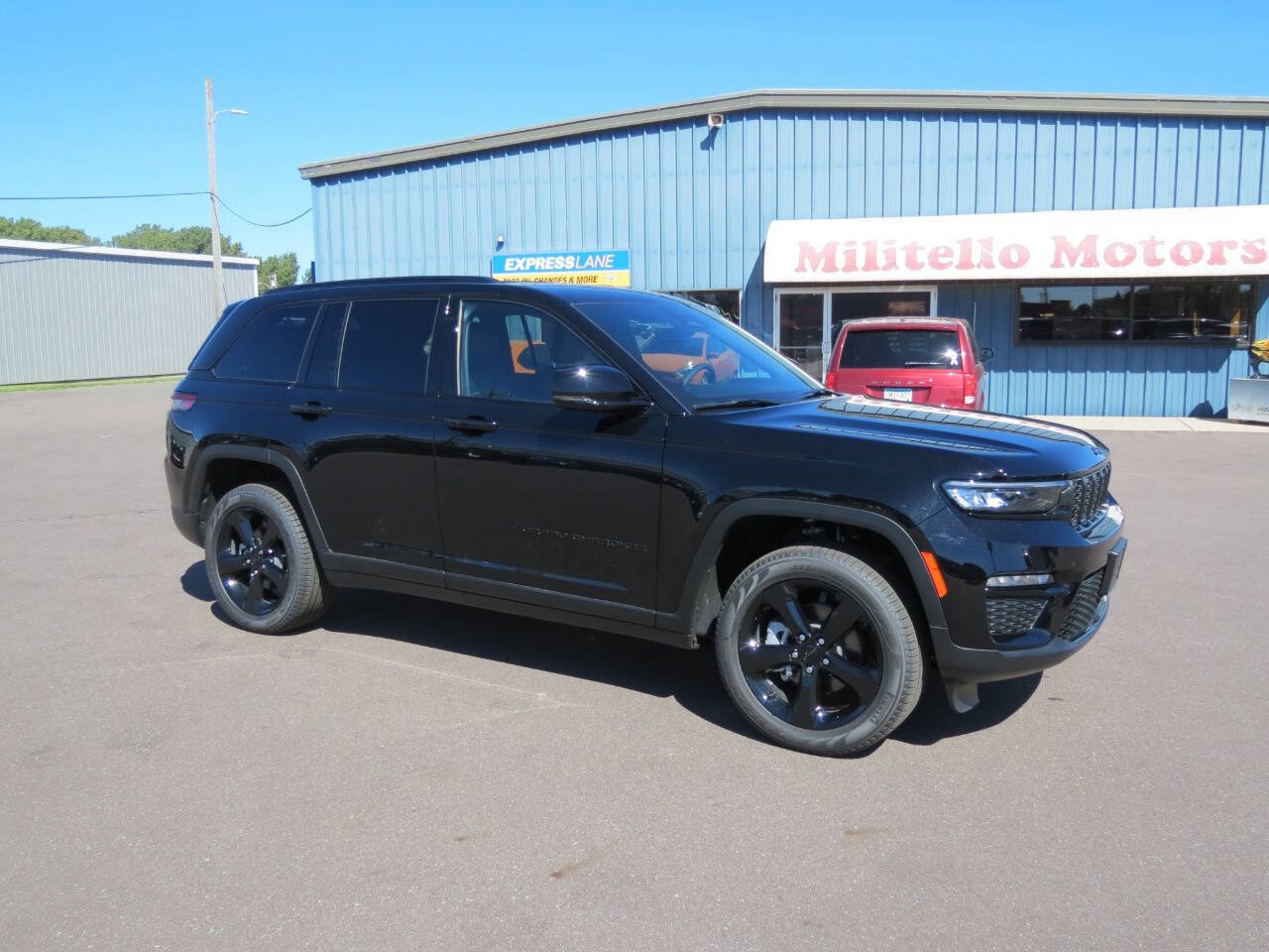 New 2024 Jeep Grand Cherokee Limited w/ Black Appearance Package image 2