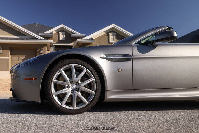 Used 2012 Aston Martin V8 Vantage Roadster image 4