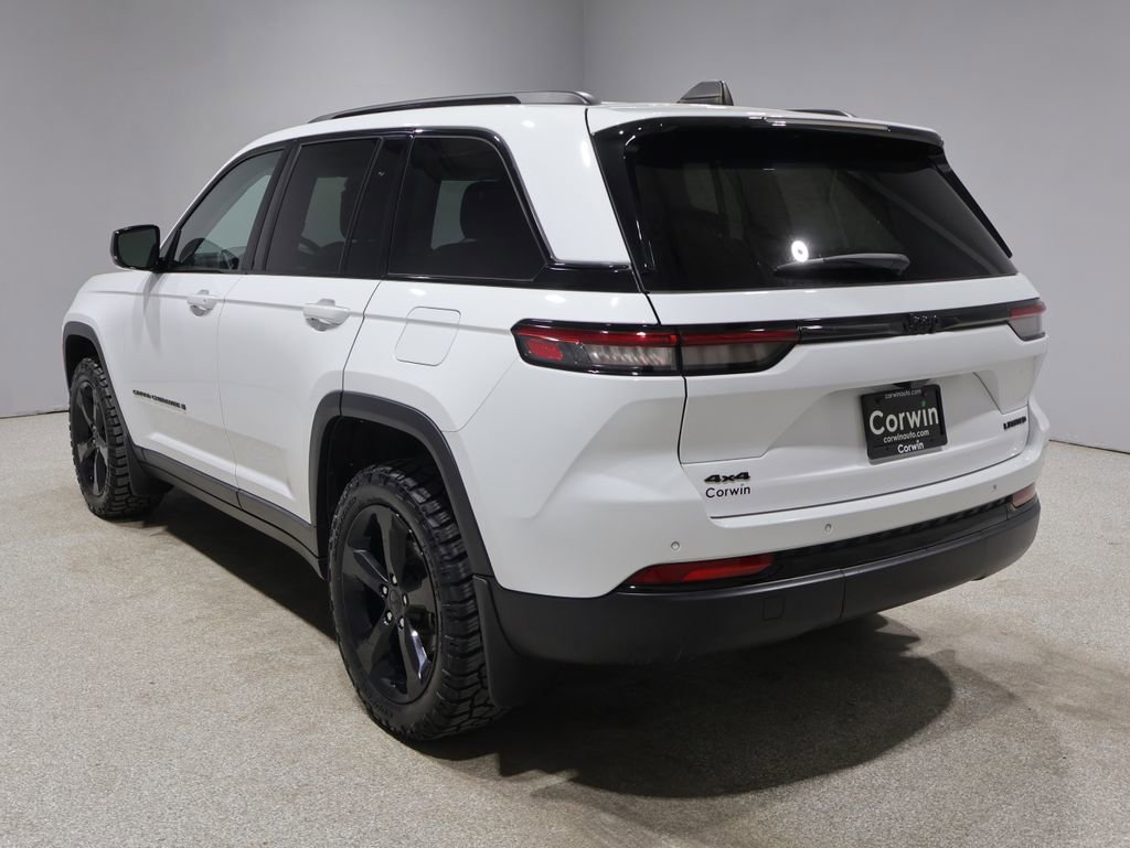 Used 2023 Jeep Grand Cherokee Limited w/ Black Appearance Package AWD/4WD image 5
