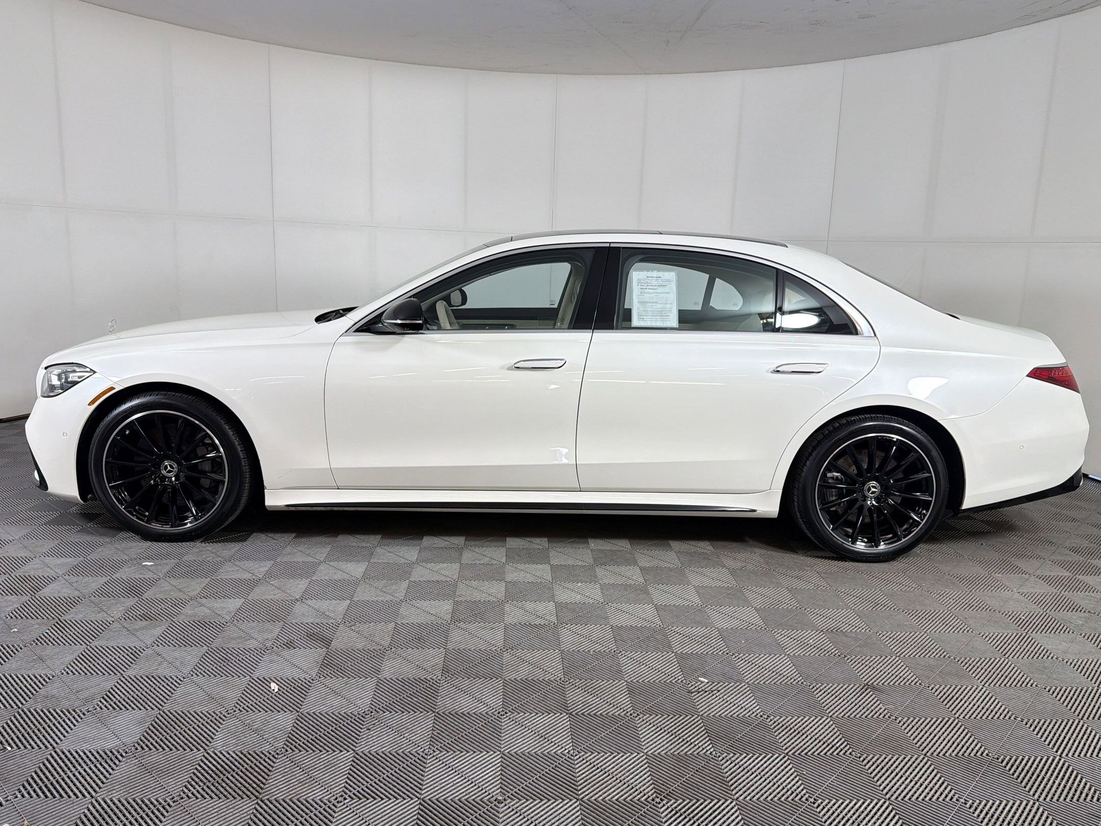 Certified 2022 Mercedes-Benz S 500 4MATIC w/ AMG Line Package image 2