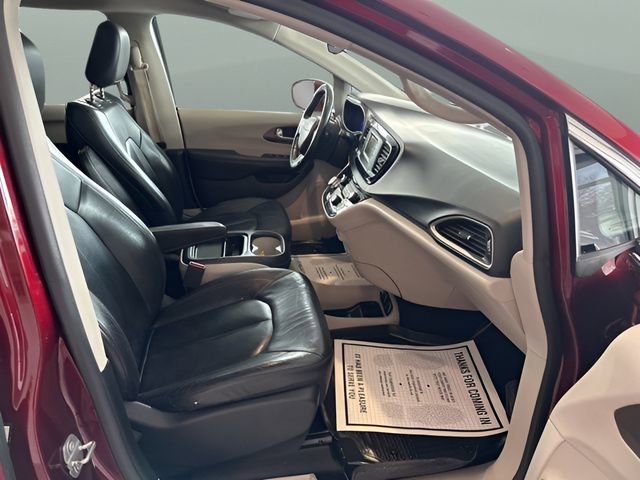 Used 2017 Chrysler Pacifica Touring-L FWD image 22
