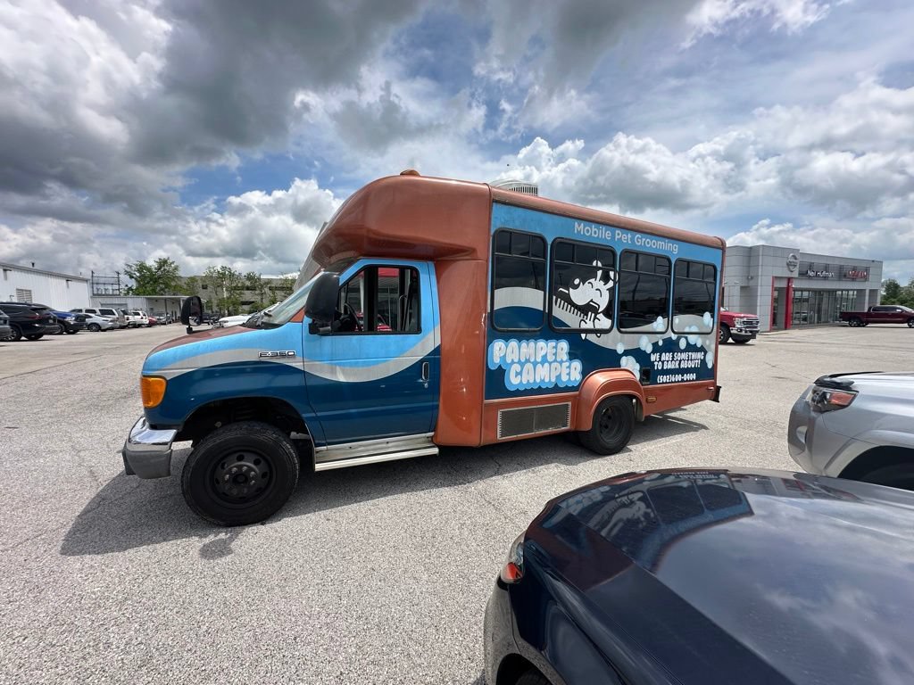 Used 2006 Ford E-350 and Econoline 350 Super Duty RWD image 3