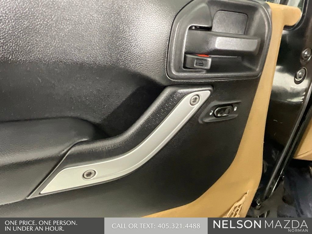 Used 2012 Jeep Wrangler Unlimited Rubicon w/ Connectivity Group AWD/4WD image 21