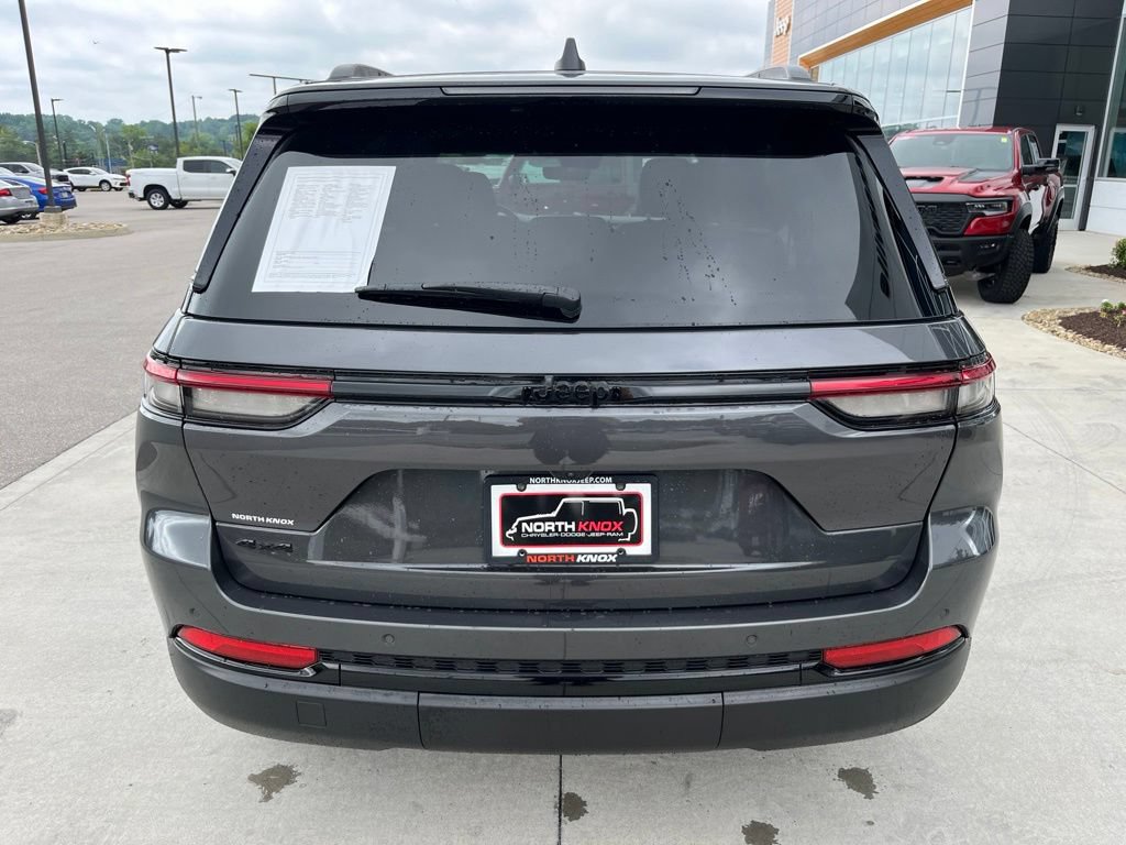 Used 2025 Jeep Grand Cherokee Altitude AWD/4WD image 19