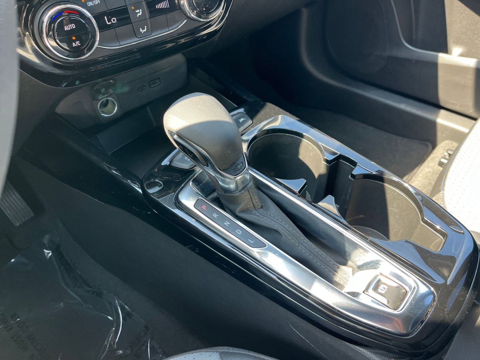 Used 2025 Chevrolet Trax LT FWD image 41