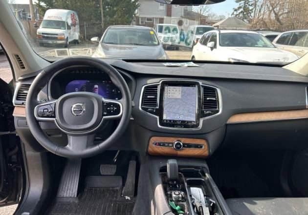 Used 2023 Volvo XC90 B5 Plus w/ Protection Package Premier AWD/4WD image 5