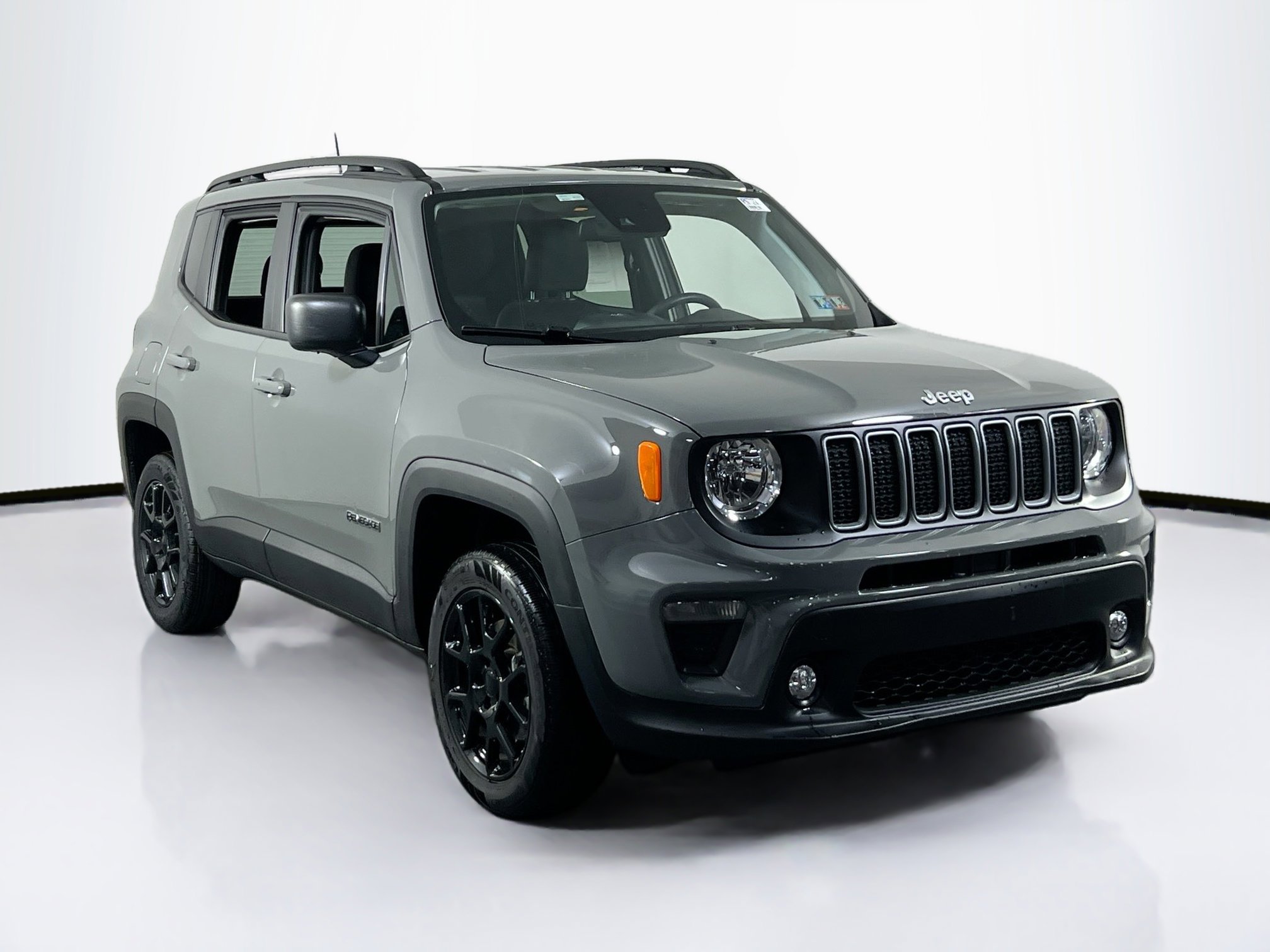 Used 2022 Jeep Renegade Latitude w/ Convenience Group AWD/4WD image 3