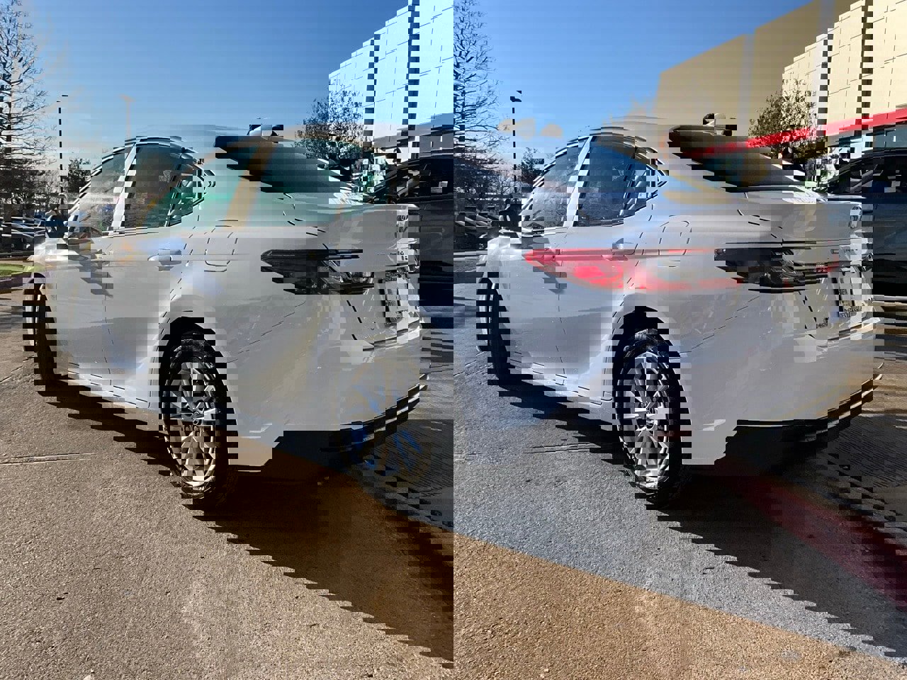 Used 2025 Toyota Camry LE image 8