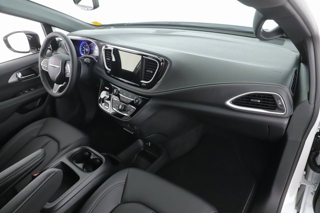 New 2026 Chrysler Pacifica Select image 18