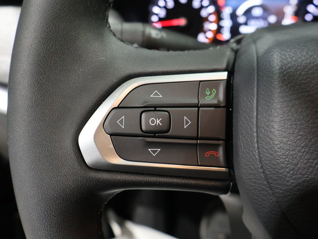 Used 2024 Jeep Compass Latitude image 35