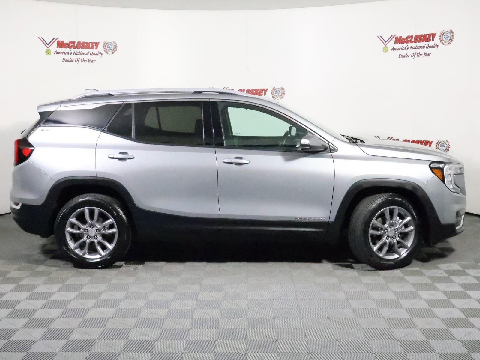 Used 2024 GMC Terrain SLT image 5