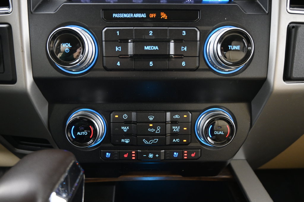 Used 2019 Ford F150 Lariat w/ Equipment Group 502A Luxury AWD/4WD image 30