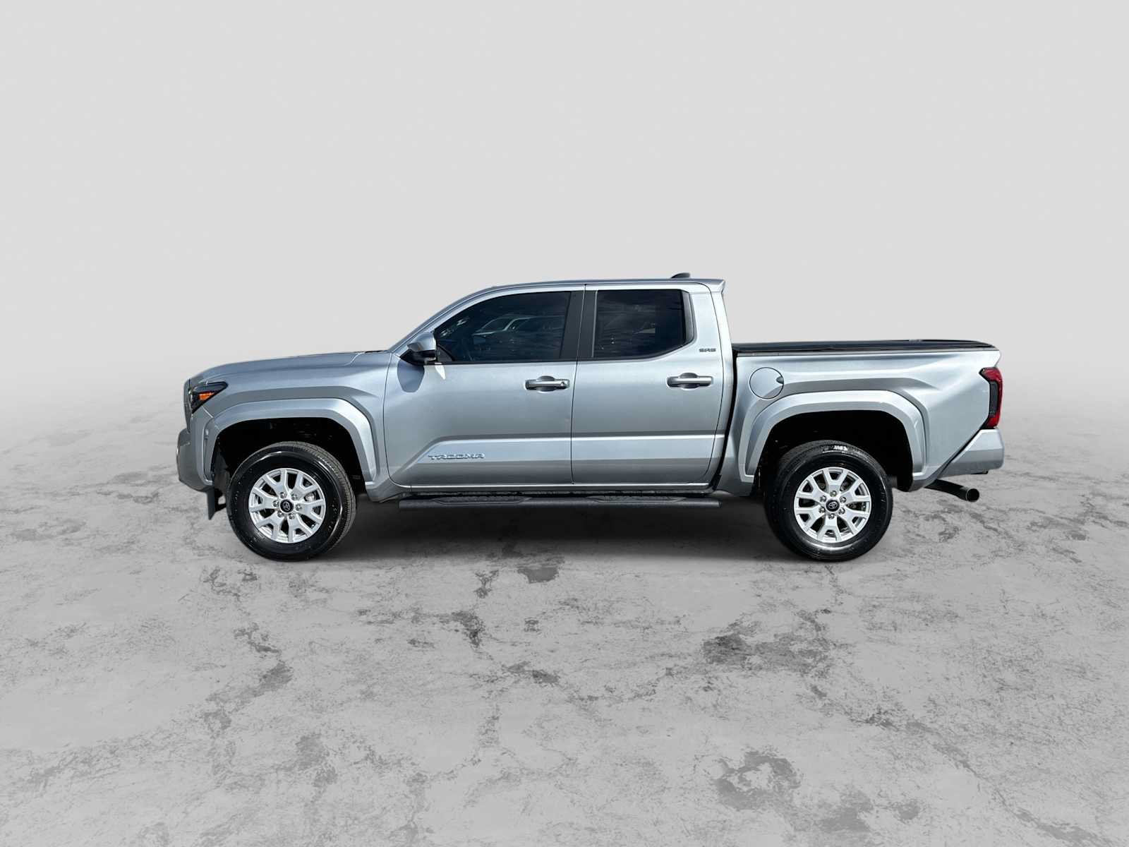Used 2024 Toyota Tacoma SR5 AWD/4WD image 5