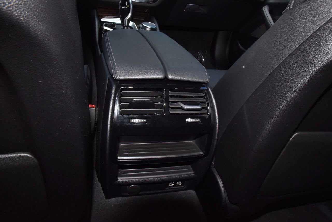 Used 2023 BMW 530i w/ Premium Package RWD image 18