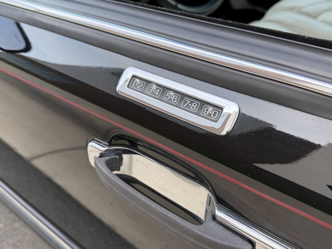 Used 1994 Lincoln Town Car Signature RWD image 34