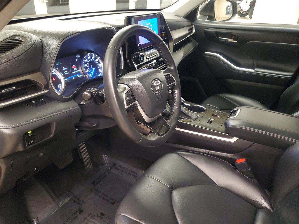 Certified 2023 Toyota Highlander XLE image 17