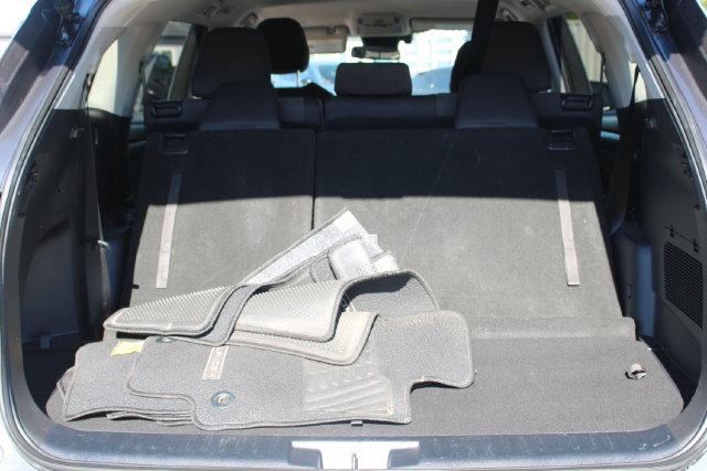 Used 2020 Toyota Highlander LE FWD image 43