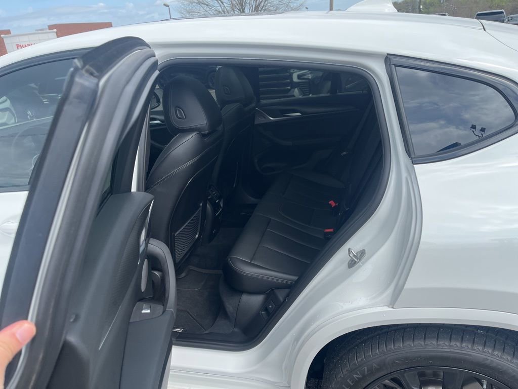 Used 2025 BMW X4 xDrive30i w/ Premium Package image 11