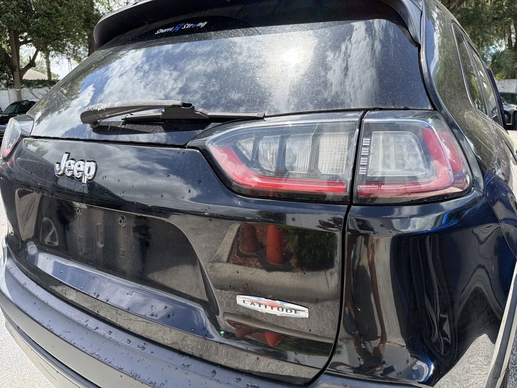 Used 2019 Jeep Cherokee Latitude Plus w/ Comfort/Convenience Group FWD image 8