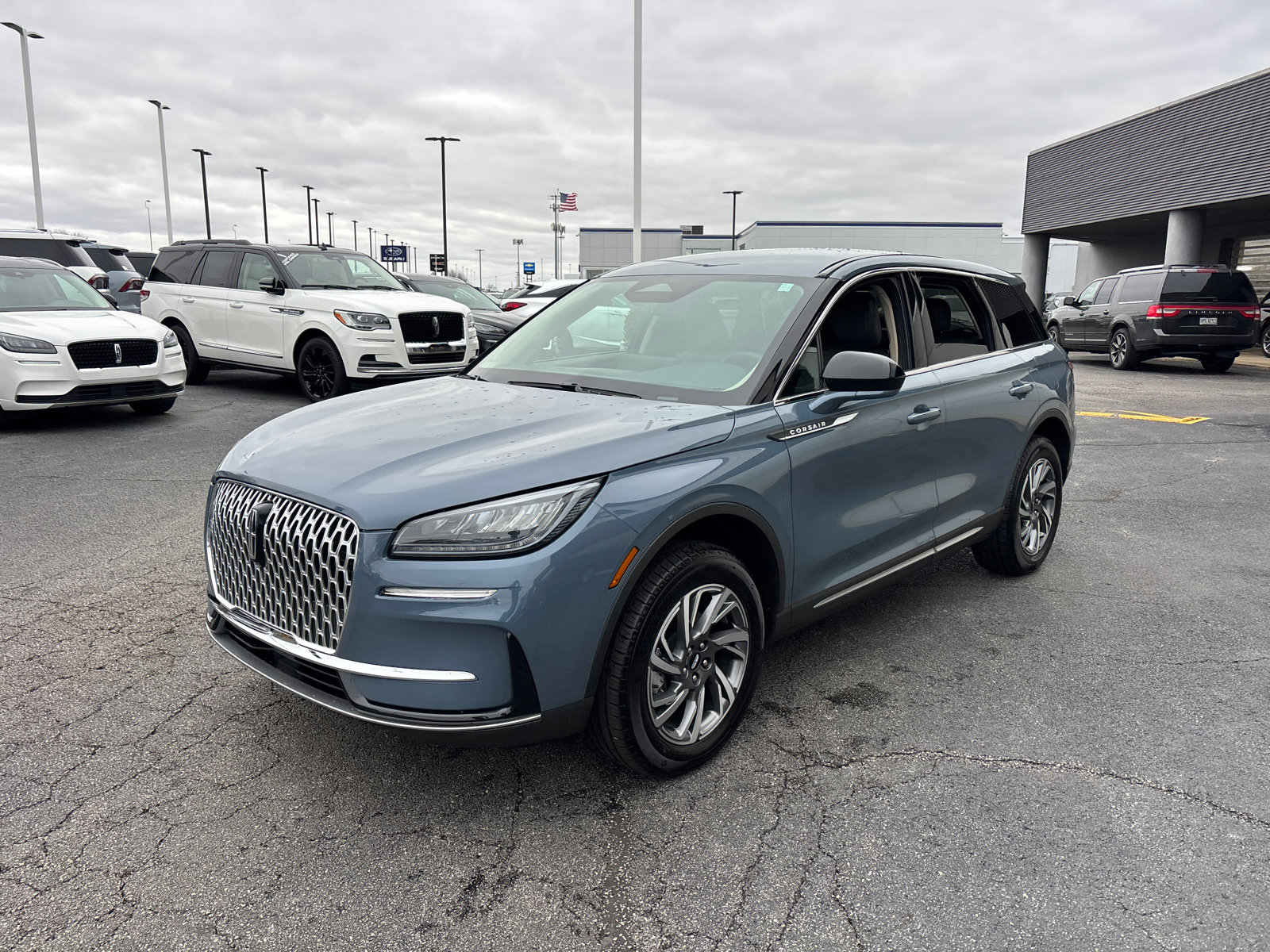 New 2025 Lincoln Corsair AWD image 3